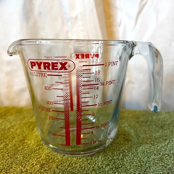 PYREX GLASS 2-CUP #516 1 PINT MEASURING RED METRIC OPEN HANDLE Pint, Litre, Oz - Picture 1 of 5